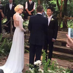 撒贝宁与老婆李白举办婚礼 现场表白感人