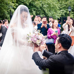 端妃娘娘李宜娟低调大婚 身穿白纱气质温