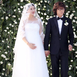 “沈眉庄”斓曦挺孕肚大婚 老公是创作型