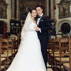 胡杏儿李乘德philip大婚 新娘穿喜服甜笑