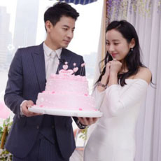 钱泳辰求婚吕一出新招：游艇钻戒许你未