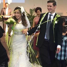 “小李玟”艾梦萌嫁老外 与外籍男友浪漫