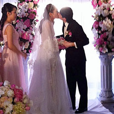 钟嘉欣与老公Jeremy补办婚礼 现场结婚照片