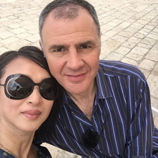 金星微博晒与老公合照 笑靥如花显甜蜜