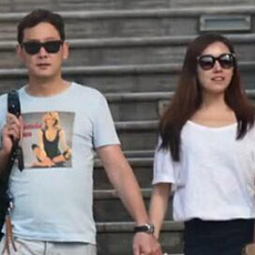 邱心志菅韧姿十紧扣逛街 两人因新版神雕