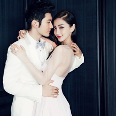 黄晓明baby1008大婚喜帖曝光 巨型皇冠钻戒