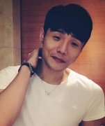 林宥嘉问眼睛小是故意的李荣浩冷回11字