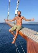 最帅囚犯游艇激吻亿万千金老婆秀性感深