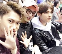 <b>晨翔合体兄弟看球　温馨谢粉丝让我知道</b>