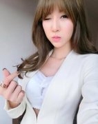 曾莞婷炸出半颗浑圆雪乳　喷汗画面太逼