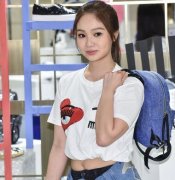 150公分陈芳语穿露肚装逛街　当小腰姬全