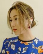 从嘉欣bb到幸福人妻！锺嘉欣清新优雅造