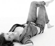 安海瑟薇靠绮梦姿势当女神　心机解扣露