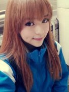 《黑涩会》糖果裸秀雪白嫩肩　超强3层遮