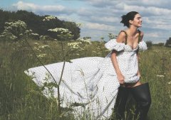Kendall Jenner穿GUCCI露胸登《VOGUE》　爽喊脏