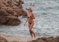 超模晒胸利器　有边的比基尼好耀眼