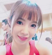 茵茵火辣透视短裙晒美腿　胸前腰间镂空