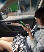 威廉超清纯亲妹妹曝光！辣穿迷你裙大腿