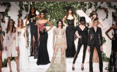 <b>超模坎达儿腰部以下全透明　一眼被看光</b>