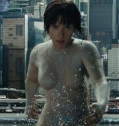 黑寡妇史嘉蕾乔韩森化身性感生化人！《