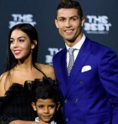 C罗公开21岁新女友　火辣丰奶、浑圆美尻