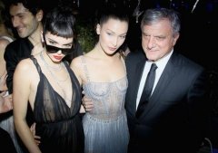 最夯超模94爱露点！跑派竟穿火辣上空透