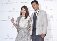 杨谨华自穿外套秀香肩　锺承翰搬老婆出