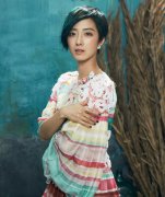 桂纶镁穿香奈儿晾衣服放空　谈与大宝的