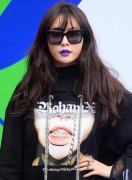 小野马中毒了？快学泫雅紫唇歌德风神秘