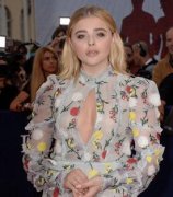 情伤超杀女肿么了？达科塔乱头发毁仙气