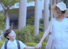 林辰唏首晒爱女正脸照！手长脚长+软Q脸