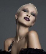 <b>贝拉哈蒂德大解放　抛开冷艳形象挑战前</b>