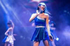 欧阳娜娜黑纱裙单挑日本群模　清新气质