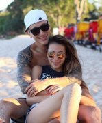 王阳明5个想念告白蔡诗芸　海滩紧贴老婆