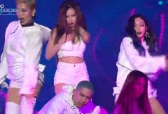 小野马回来了！泫雅细肩Bra辣露深沟对尬