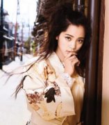 欧阳娜娜蕾丝、和服微性感　竟被鹿一亲