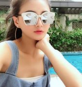 产后狂练腹部、屁股　夏黄廉盈育有二女