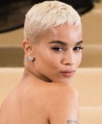 凯蒂佩芮、史嘉蕾都染了！欧美女星疯金