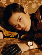 李宇春为GUCCI穿粉色、开深V　美到网友说