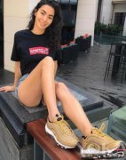 街头潮流Muse Adrianne Ho最爱中国美食的欧美