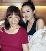 <b>蔡依林绑双马尾超萌！童年照公开迷你裙</b>