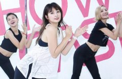 阿喜喷火透视装飙汗　黑色内衣趴地热舞