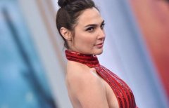 <b>当神力女超人对上霸气雷神　盖儿加朵自</b>