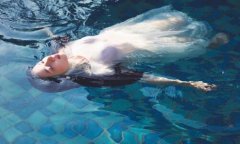 郭碧婷湿身大露罩杯胸型　网友：要流鼻