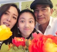 任达华12岁女儿狂露神级美腿　遗传名模