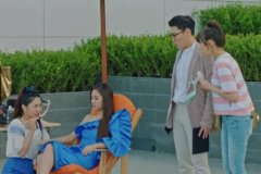 《河伯》郑秀晶25万行头露美背　初登场