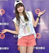 阿喜露黑色内衣和妈妈吃饭　60岁冻龄被