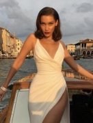 <b>夯模贝拉全部脱光没在怕　拱手遮奶只留</b>