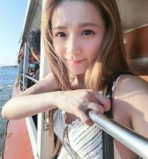 解婕翎难得性感！衬衫扣子全开狂露雪乳