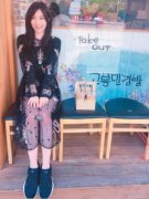 张景岚掀衣秀胸下纹身　粉丝看傻：认真